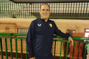 Alberto Lasarte en el Estadio Francisco Pomedio de Huércal de Almería.