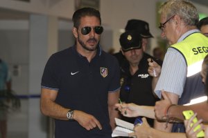El Cholo Simeone en la llegada del Atlético a Almería para jugar en la 2014-15.
