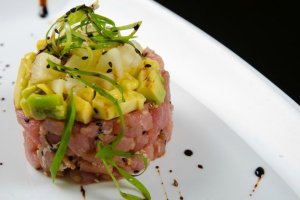 Tartar de salmón y aguacate.