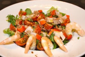 Ensalada con gambas.
