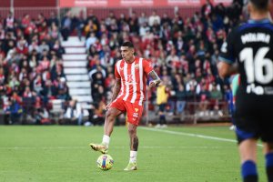 Samú Costa en el partido en el Atlético de Madrid.