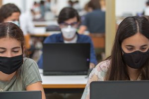 Ser la generación mejor formada de la historia no se está traduciendo en mejores salarios