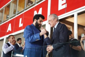 Turki con Florentino en el Almería-Real Madrid.