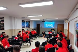 Los árbitros de Almería en las clases de formación.