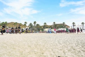 Sus fiestas de Moros y Cristianos reciben a miles de visitantes.