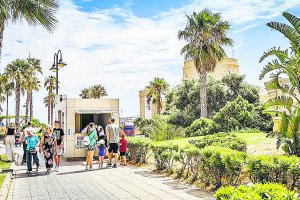 El turismo de sol y playa tiene entre sus grandes referentes a Roquetas de Mar.