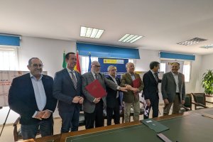 Firma del convenio celebrado en la sede de Aguas del Almanzora.