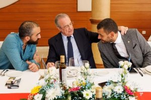 Mohamed El Assy, Florentino Pérez y Mostafa Yilmaz, en la comida previa al Almería-Real Madrid.