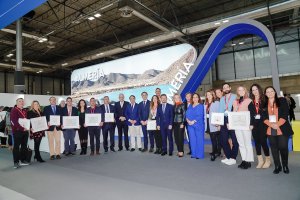 Autoridades y homenajeados veratenses este viernes en FITUR.