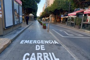 Así queda el nuevo carril de emergencias del Paseo de Almería