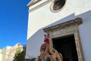 Los olulenses sacan en procesión a San Sebastián.