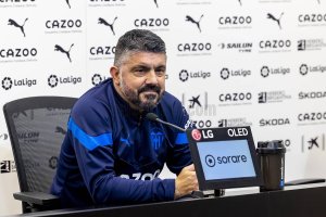 El técnico del Valencia CF analiza el duelo de este lunes ante el Almería.