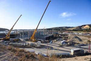 Vista de las obras de construcción de Ikea Almería