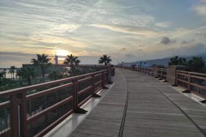 Vista desde el paseo peatonal del Cable Inglés al atardecer