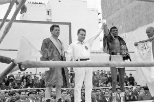 El 6 de enero de 1966 el mítico José Legra se enfrentó al púgil almeriense Juan Rodríguez, ‘el Pulga’, en la terraza Albéniz, junto a la Rambla.