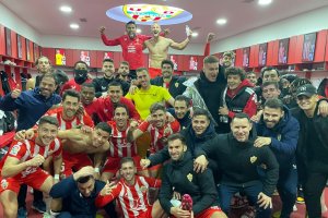 Foto habitual del equipo cuando gana en el Mediterráneo.