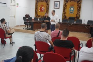 Archivo de recibimiento de las autoridades a los nuevos contratados por el Plan de empleo municipal..