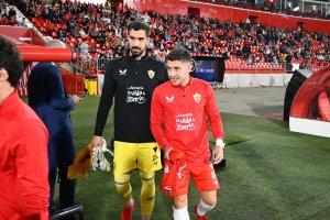 Portillo y Pacheco, rumbo al banquillo del Estadio de los Juegos Mediterráneos.