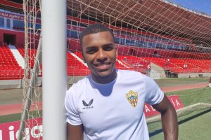 Akieme, lateral izquierdo del Almería.