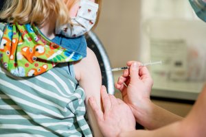 Los padres deben administrar la medicación a sus hijos en la residencia Madre de la Luz.