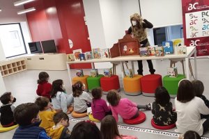 Talleres infantiles de \"El mundo de Bicho Verde\" en la Biblioteca Central José María Artero.