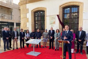 Acto de presentación de las nuevas placas de las calles de Vera, realizadas por Asprodalba.