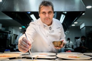 José Álvarez, chef y propietario de La Costa.