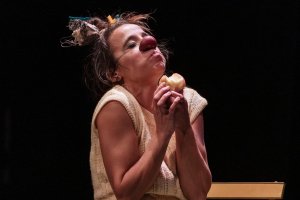 Cía Caprina y su espectáculo de Clown para familias \"Solo Eva\".