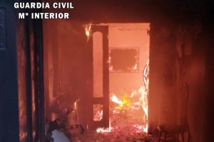 Imagen del incendio de una vivienda en Macael.