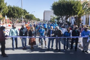 Antonio Bonilla cortando la cinta de La Clásica.
