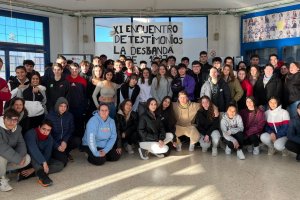 Alumnado del Turaniana de Roquetas preparando el Encuentro de Testimonios.