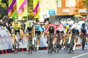 Llegada de la pasada edición a la magnífica meta de Roquetas de Mar.