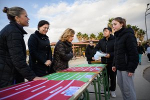 Actividad con motivo del Día de la Niña y la Ciencia en el IES Maestro Padilla.