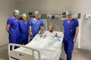Equipo Ripoll con Papu Gómez, jugador del Sevilla.
