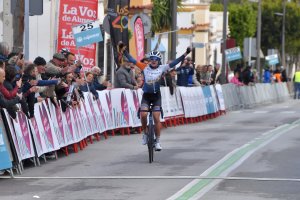 La ganadora llegando a Vera.