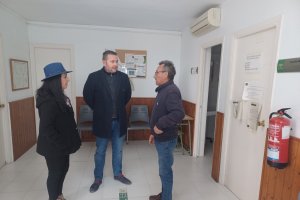 La concejala de Sanidad , Ana María Castro; el concejal de Urbanismo, Antonio Márquez y el alcalde pedáneo , Juan Velasco.