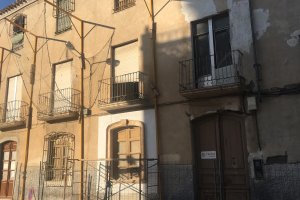 El convento, ahora ayuntamiento, durante sus primeras obras.