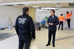 Francisco Góngora, alcalde de El Ejido, visitando el comienzo de las obras del Centro de Control y Mando de la Policía Local.