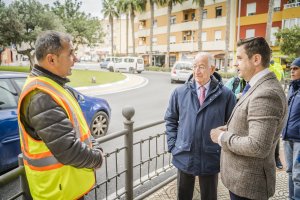 Amat y Llamas durante su visita a las obras de mejora de asfaltado recientemente finalizadas.