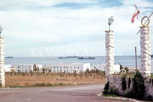 Los barcos de la VI Flota de la Marina de Guerra Norteamericana, en el horizonte de la playa mojaquera el 19 de febrero de 1966. 