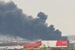 Columna de humo esta tarde de viernes. Fuente: Spectrum FM.