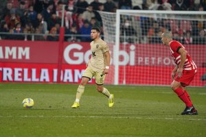 Robertone intentando poner algo de luz al juego del equipo.