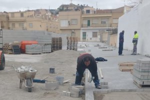 Obras en la nueva calle Virgen del Saliente que desemboca en la Plaza Mayor.