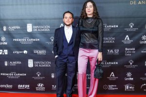 Ian de la Rosa y Emília Fort, en el photocall de los II Premios Carmen. Foto: Curro Vallejo / Premios Carmen.