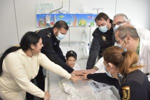 El menor sigue ingresado en el hospital.