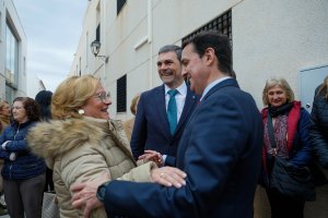 Imagen de archivo del presidente de diputación visitando Los Gallardos junto al alcalde.