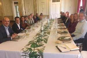 Los componentes del nuevo foro de debate Horizon Ley en el escenario del Salón Noble del Círculo Mercantil.