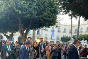 La Reina Sofía, este jueves en la Plaza Vieja de Almería.
