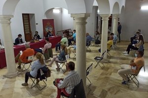 Imagen de archivo de un plenario de hermanos mayores de la Agrupación de Hermandades y Cofradías.