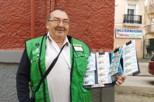 Pedro López ha sido el vendedor que ha repartido el premio.